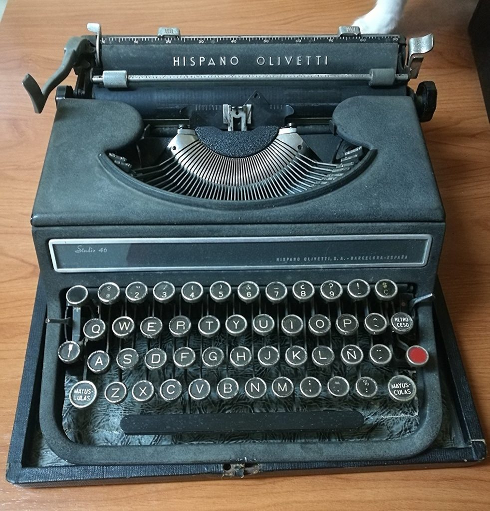 Máquina de escribir Hispano Olivetti Studio 46